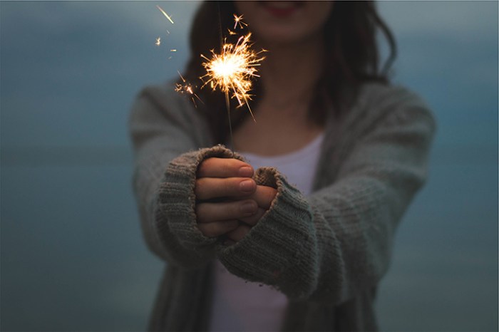 SPARKLERstocksnap-free-stock-photos1